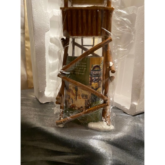 Dept 56 Village Accessory Village Lookout Tower 1999, Faux wood w snowy accents - Picture 10 of 11